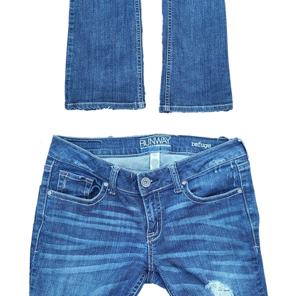 Women REFUGE RUNWAY Everyday Boot Distressed Jeans - Picture 5 of 8